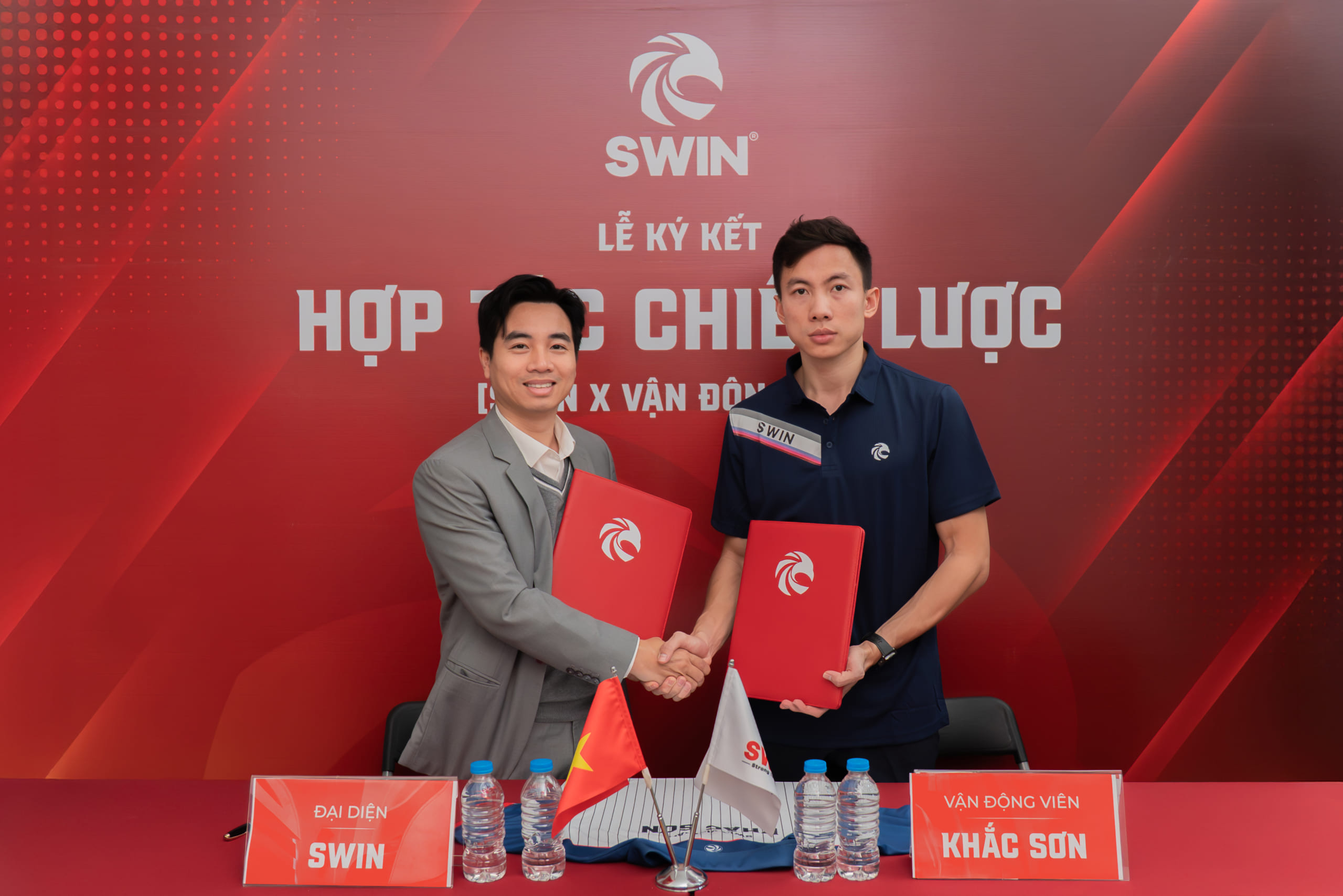 VĐV Khắc Sơn kí kết hợp tác chiến lược cùng Swin Việt Nam