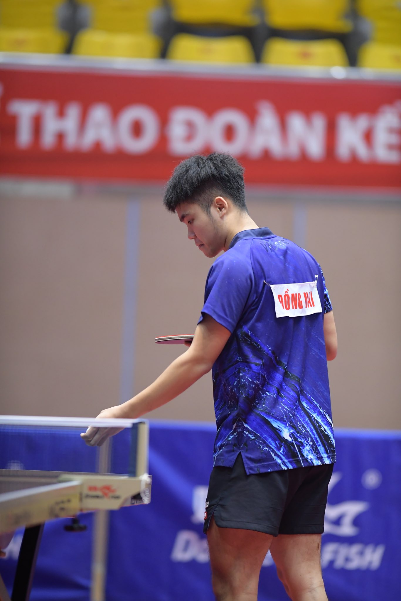 Kiện tướng bóng bàn Tuấn Hoàng cùng ký bắt tay cùng Swin Vietnam